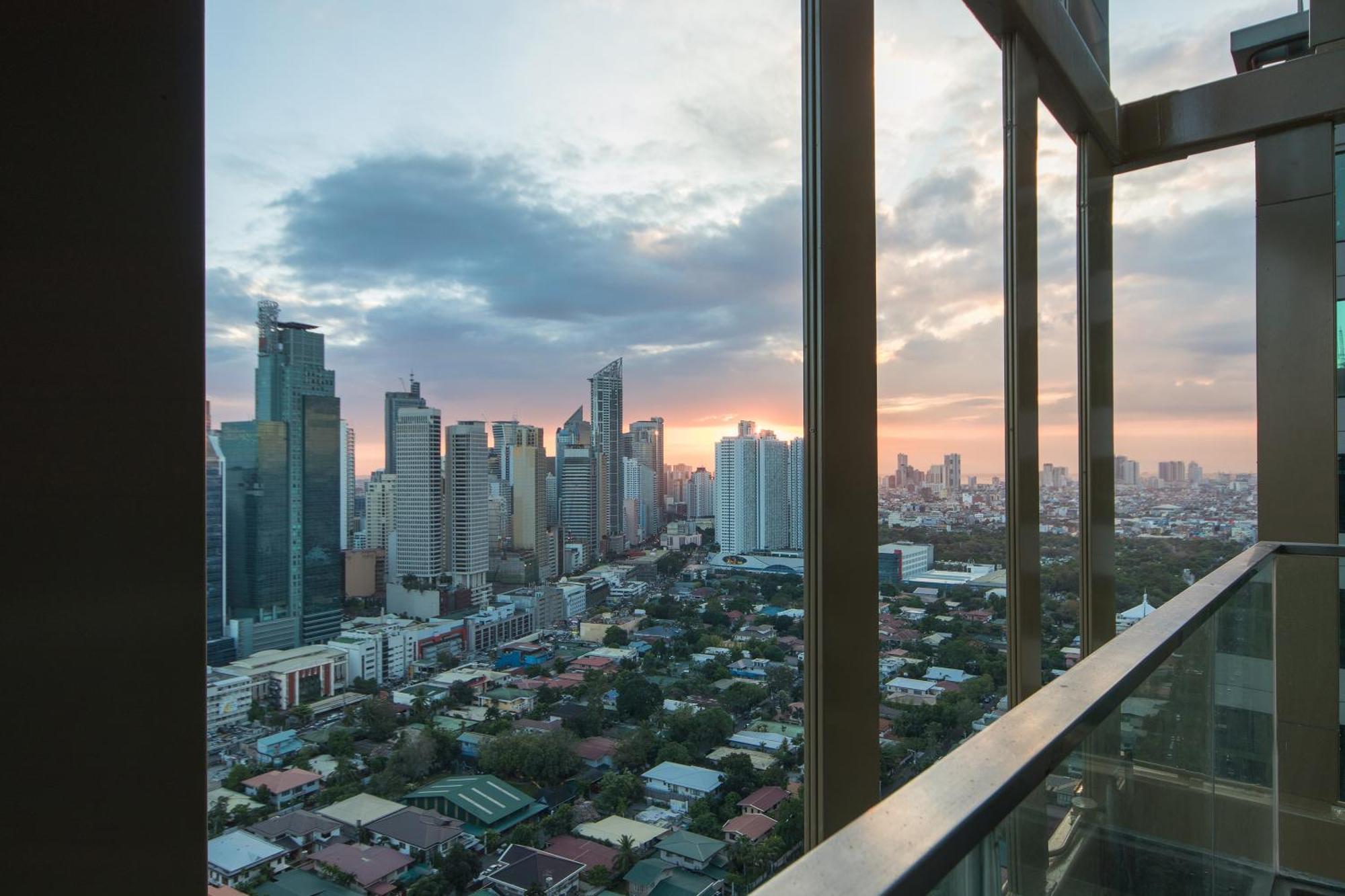 I'M Hotel - Multiple Use Hotel Makati City Zimmer foto View of the city from the 38th floor of the building