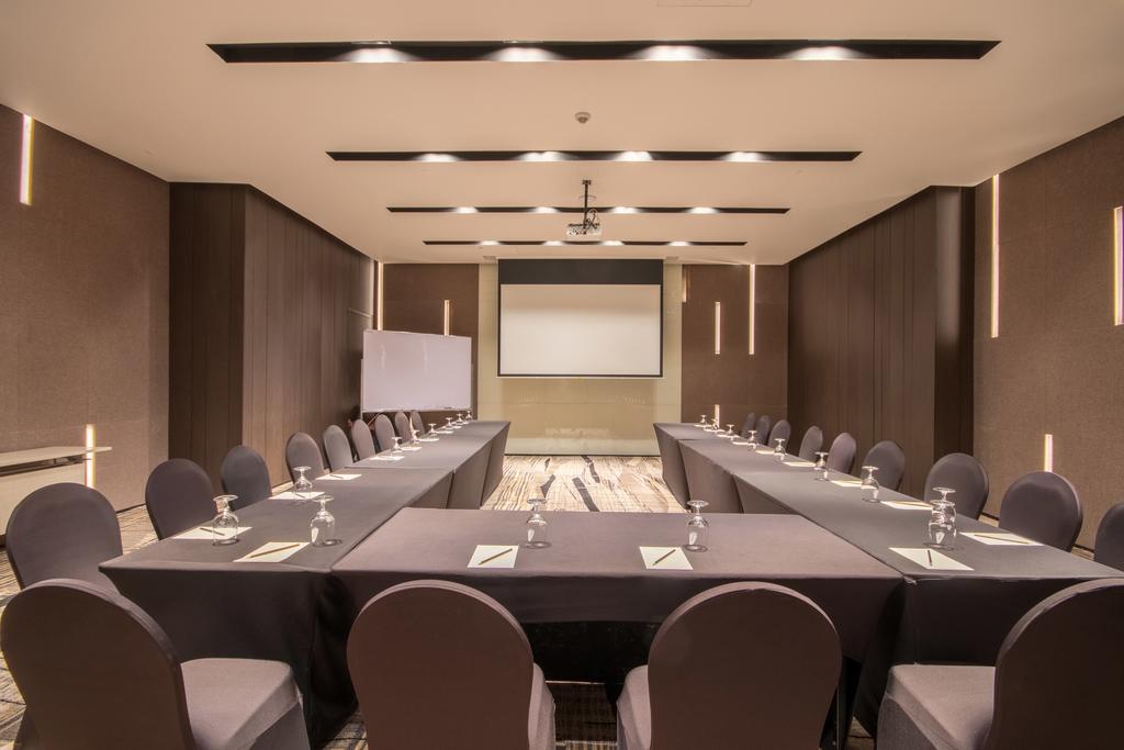 I'M Hotel - Multiple Use Hotel Makati City Exterior foto Meeting room
