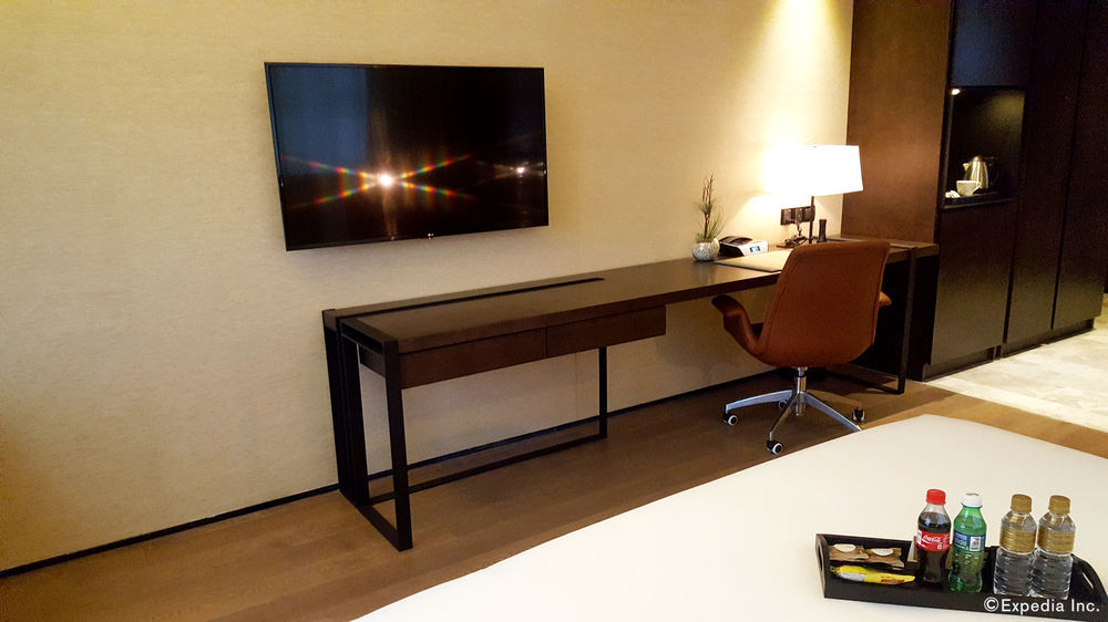 I'M Hotel - Multiple Use Hotel Makati City Exterior foto A television mounted on a wall